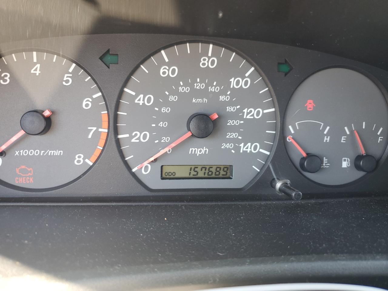 1YVGF22C8Y5143111 2000 Mazda 626 Es