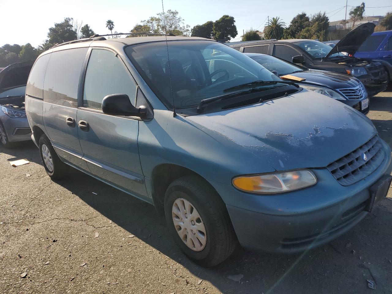 2P4FP2539TR819096 1996 Plymouth Voyager