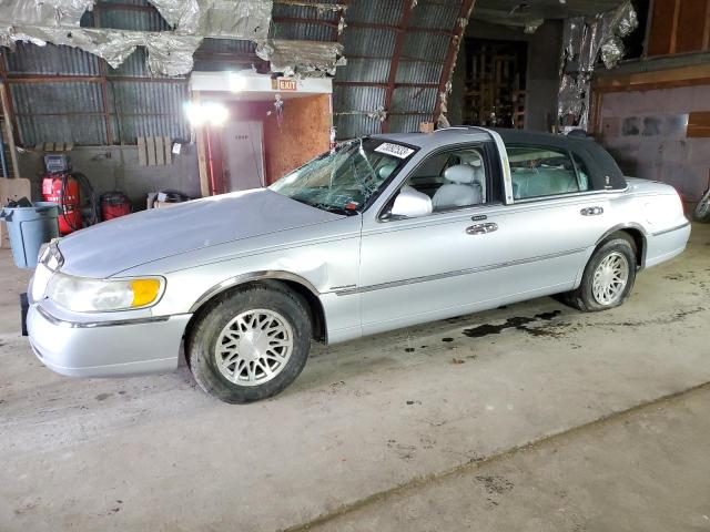 2002 Lincoln Town Car Signature