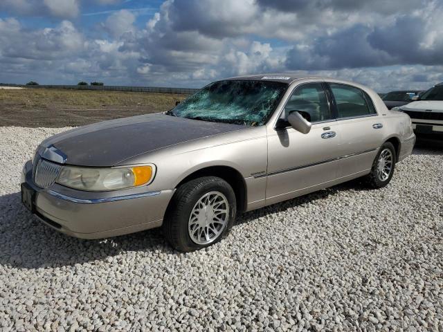 2001 Lincoln Town Car Signature