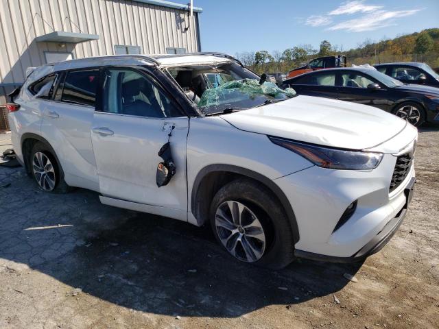 VIN 5TDGZRBH7NS576216 2022 Toyota Highlander, Xle no.4