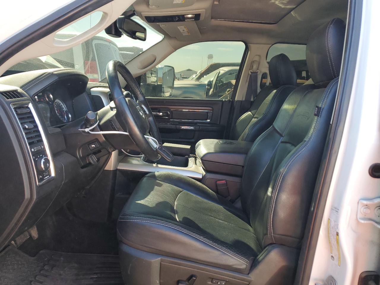 3C63RRJL6JG374164 2018 Ram 3500 Laramie