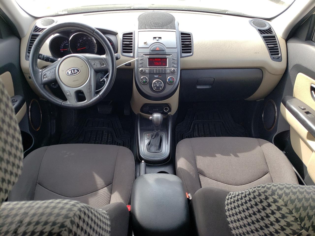 KNDJT2A2XB7733934 2011 Kia Soul +