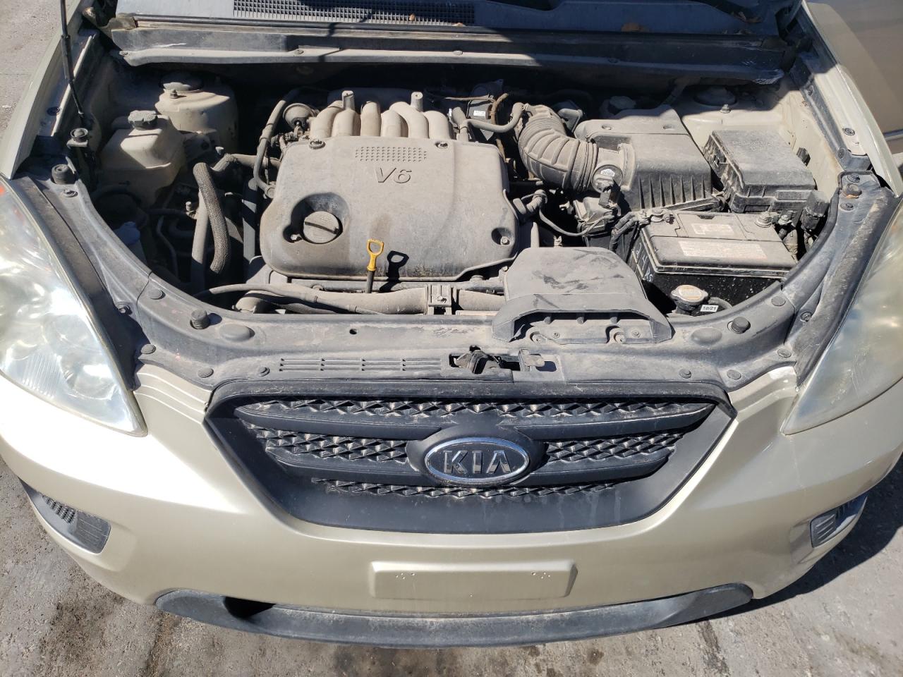 KNAFG526087136021 2008 Kia Rondo Lx