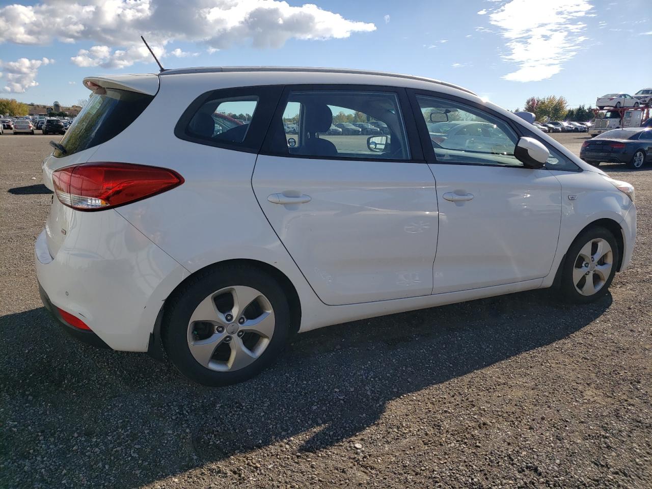 2014 Kia Rondo vin: KNAHT8A35E7067738