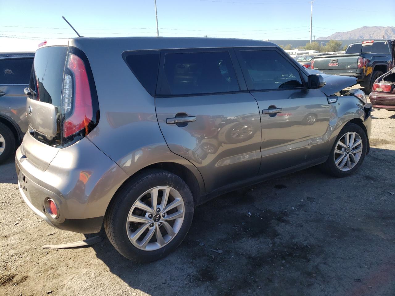 KNDJP3A51H7424110 2017 Kia Soul +
