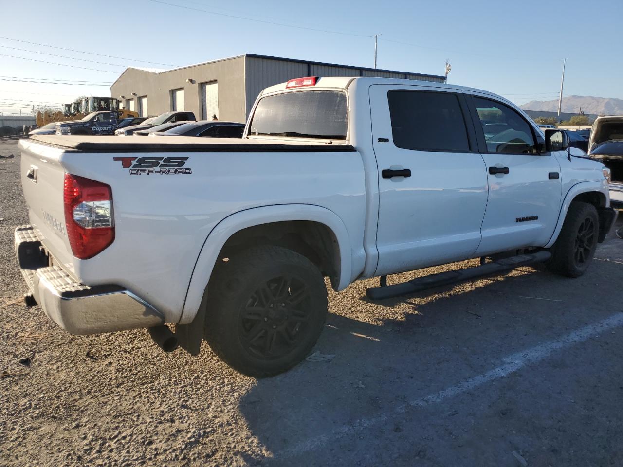 5TFEW5F15HX228533 2017 Toyota Tundra Crewmax Sr5