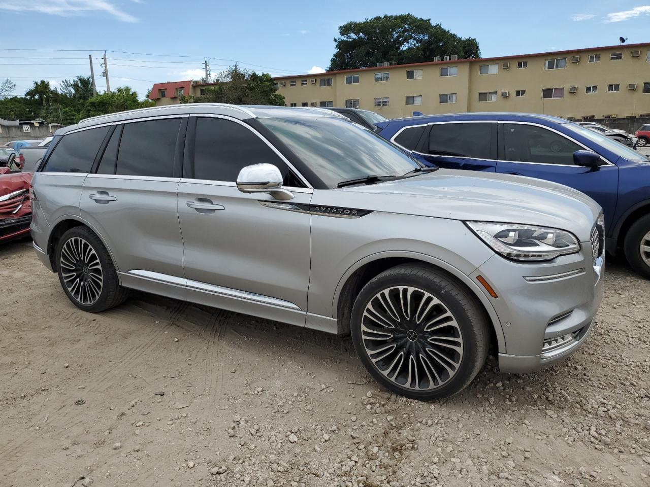 5LM5J9XC7LGL04762 Lincoln Aviator BL 4