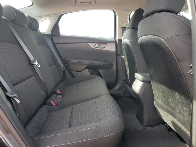 3KPF24AD0KE048105 KIA FORTE FE