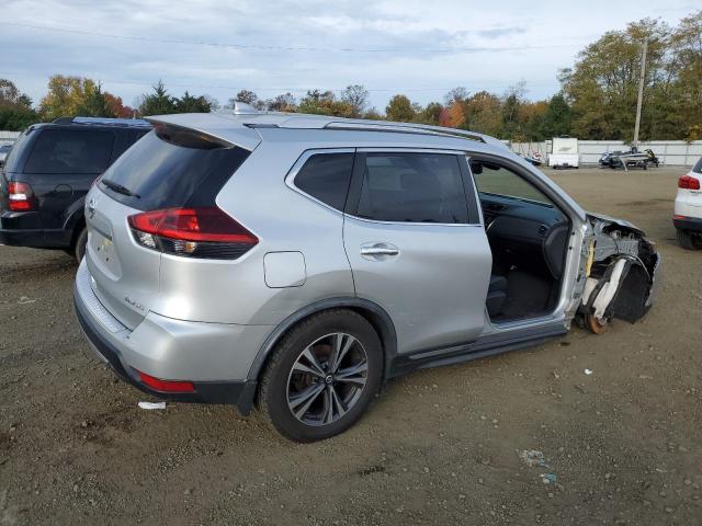  NISSAN ROGUE 2018 Сріблястий
