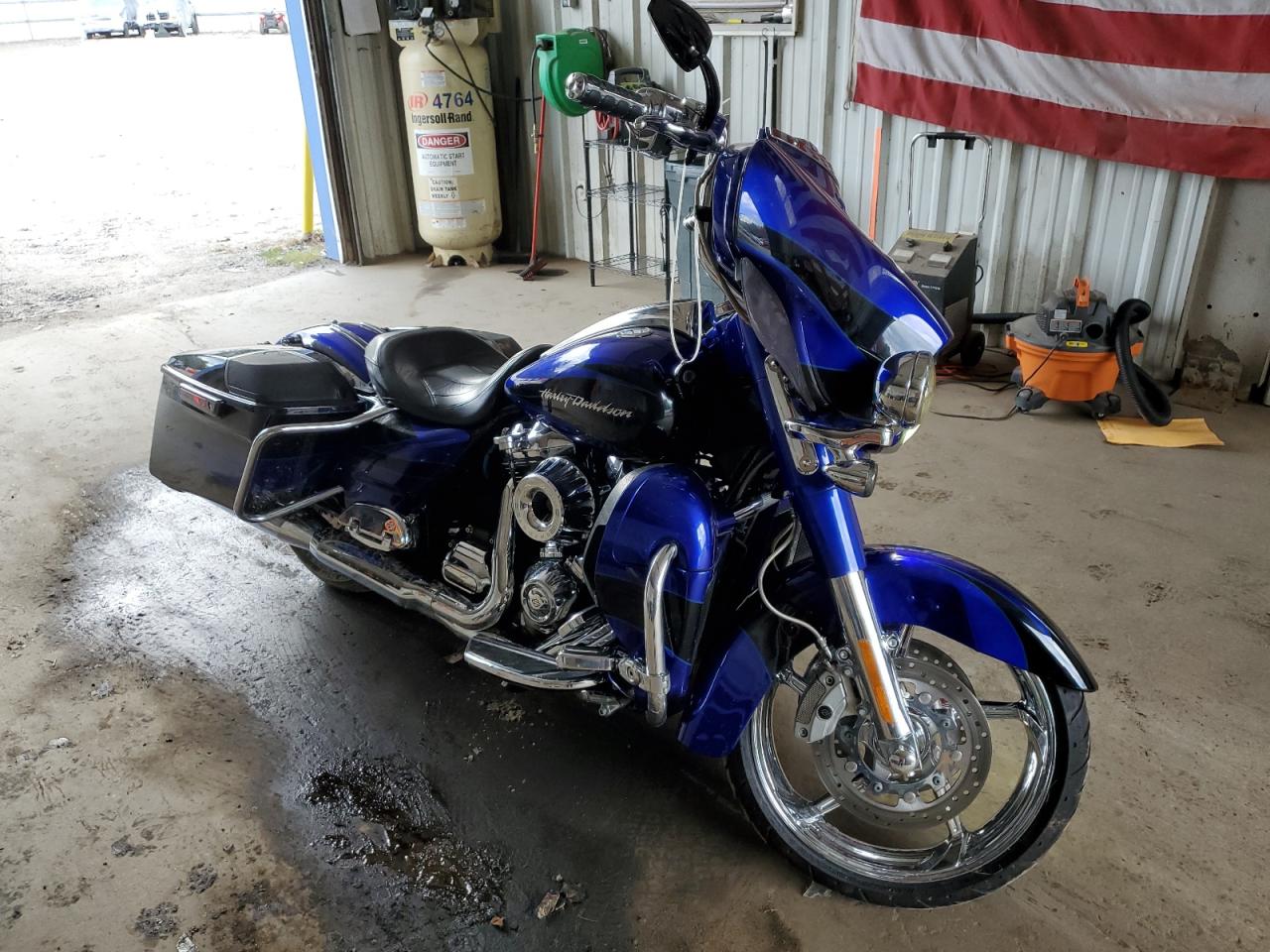 1HD1PXF19HB950042 HARLEY-DAVIDSON FLHXSE CVO 2017