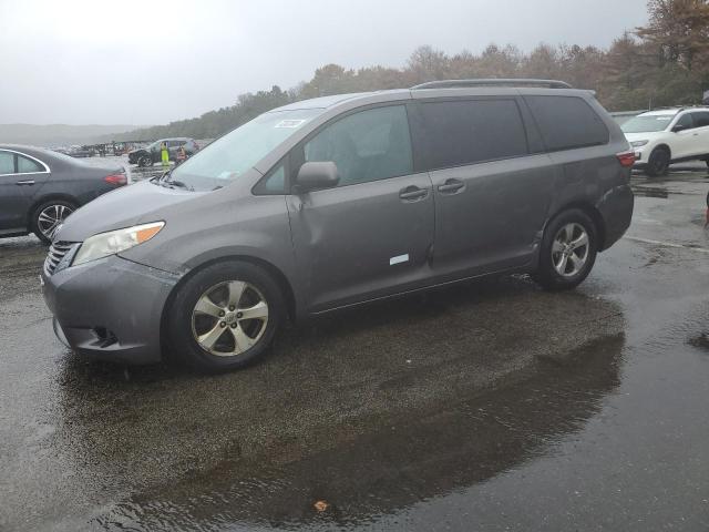 Lot #2477449461 2015 TOYOTA SIENNA LE salvage car
