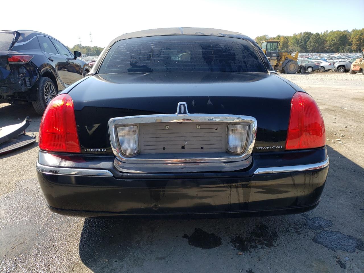 1L1FM81W44Y667707 2004 Lincoln Town Car Executive