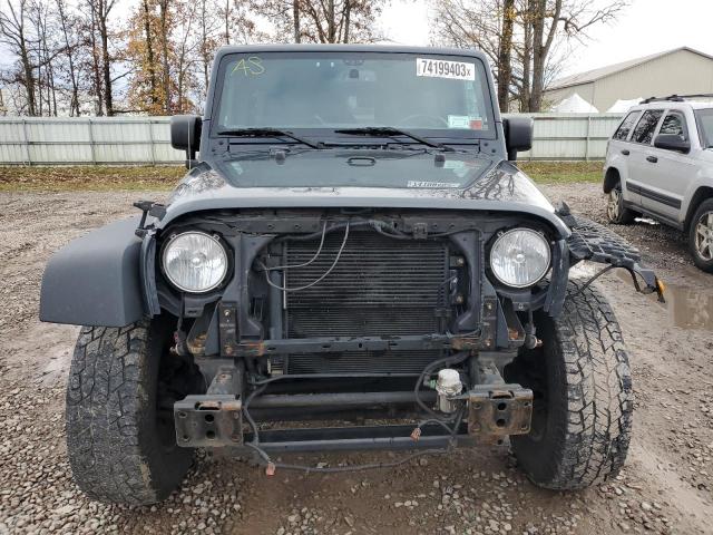 1C4BJWDG2HL520596 Jeep Wrangler Unlimited Sport