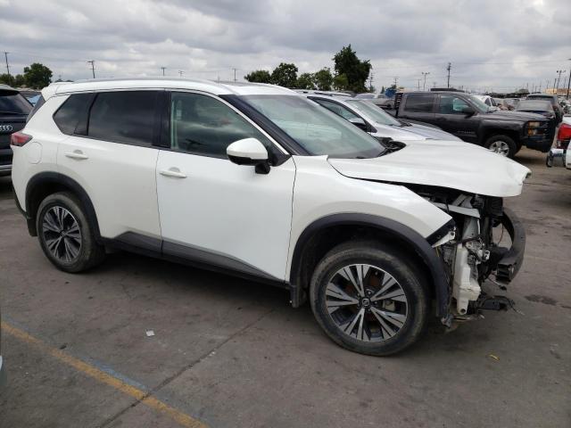 5N1AT3BA2MC746923 Nissan Rogue SV 4