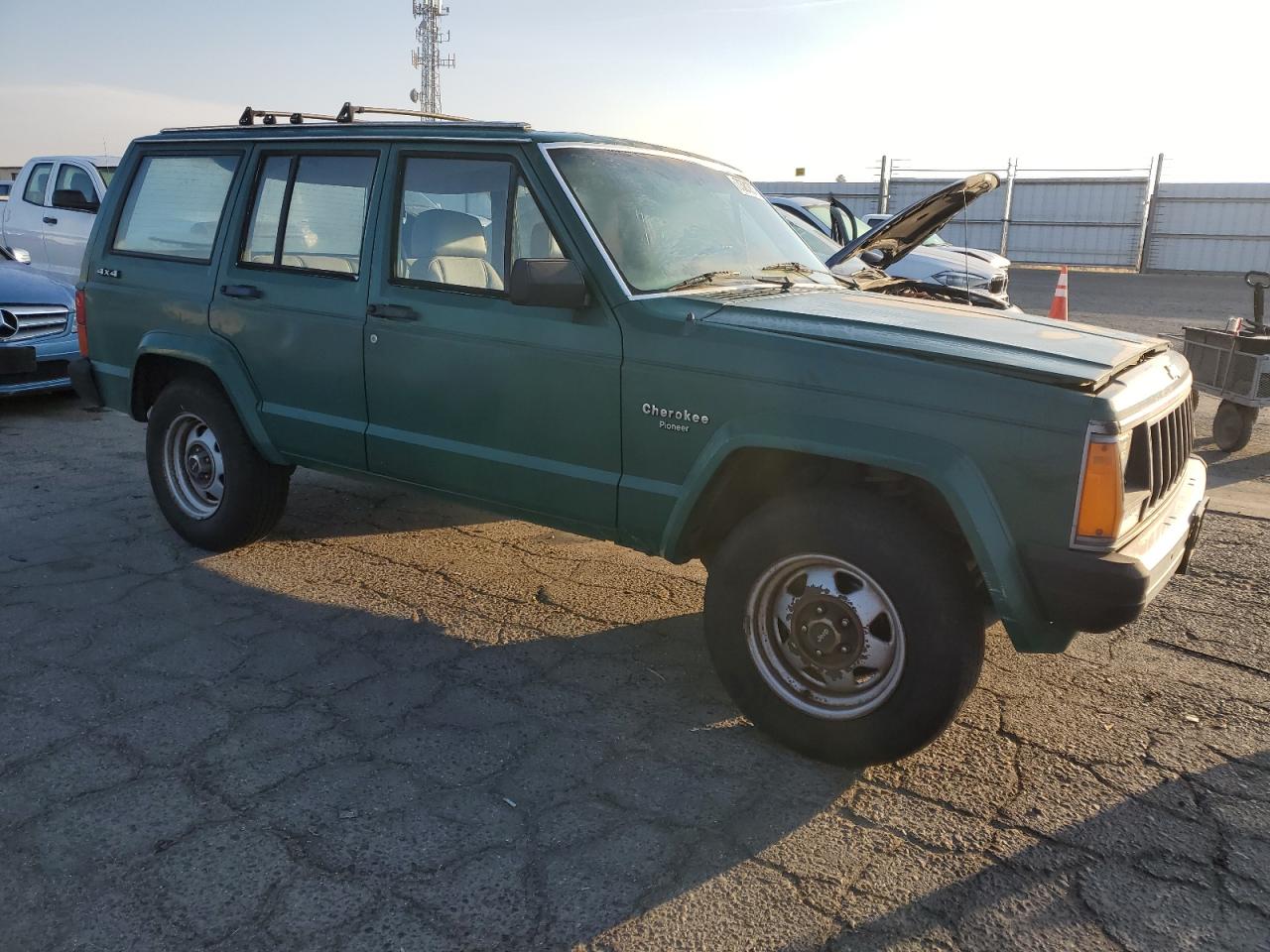 1J4FJ38L3KL400962 1989 Jeep Cherokee Pioneer