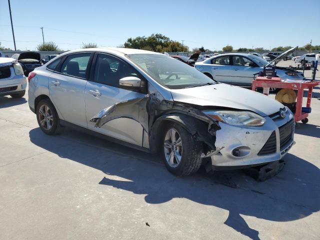 VIN 1FADP3F24EL161549 2014 Ford Focus, SE no.4