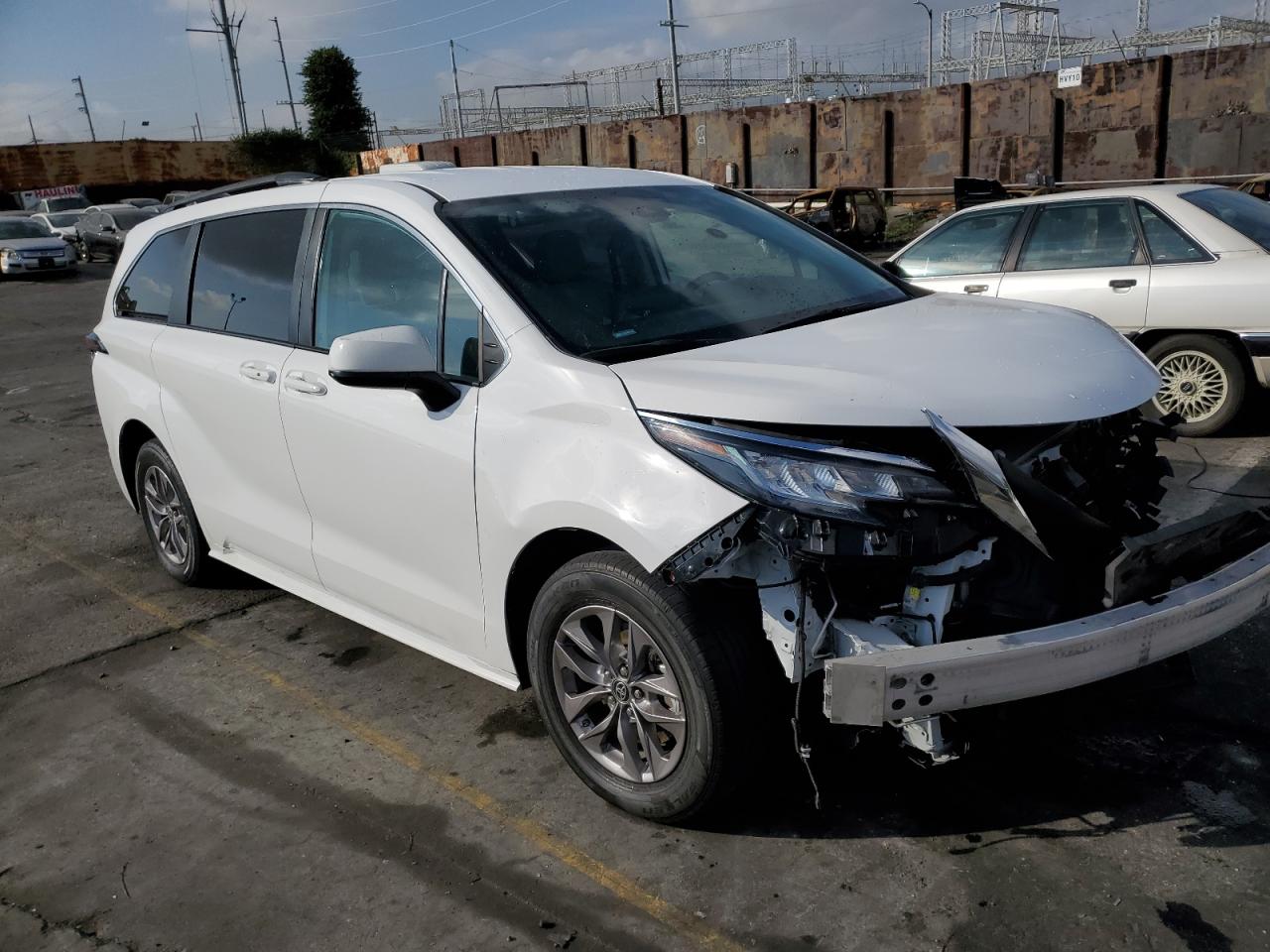 2022 TOYOTA SIENNA LE 2.5L  4(VIN: 5TDKRKECXNS107428