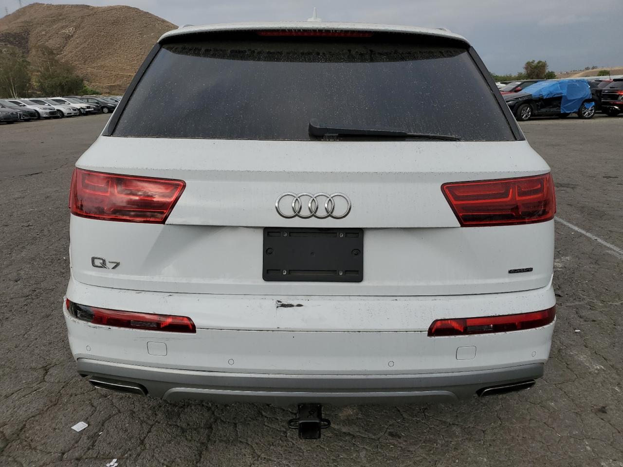 WA1LHAF72JD013059 2018 Audi Q7 Premium Plus