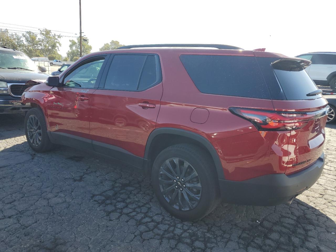 1GNEVJKW4NJ143931 Chevrolet Traverse R 2