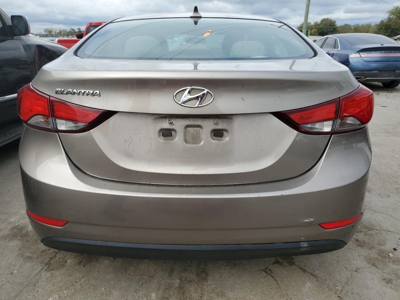 5NPDH4AE4FH650215 2015 Hyundai Elantra Se