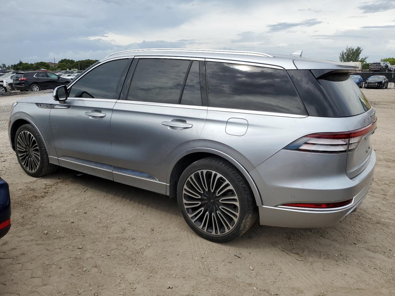 5LM5J9XC7LGL04762 Lincoln Aviator BL 2