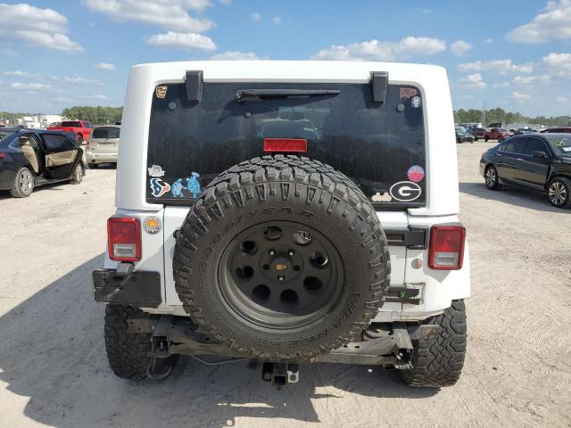 1C4BJWEG1EL252814 Jeep Wrangler Unlimited Sahara
