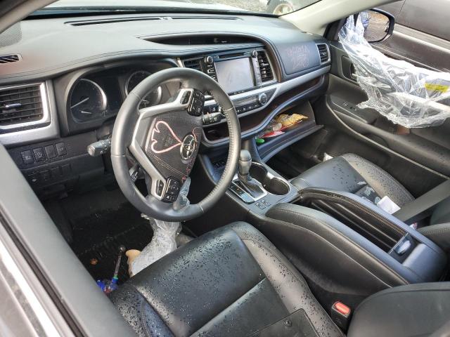 VIN 5TDJZRFH6KS928231 2019 Toyota Highlander, SE no.8