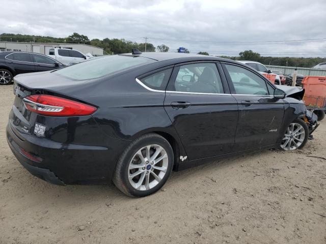 3FA6P0LU8KR138687 Ford Fusion SE 3