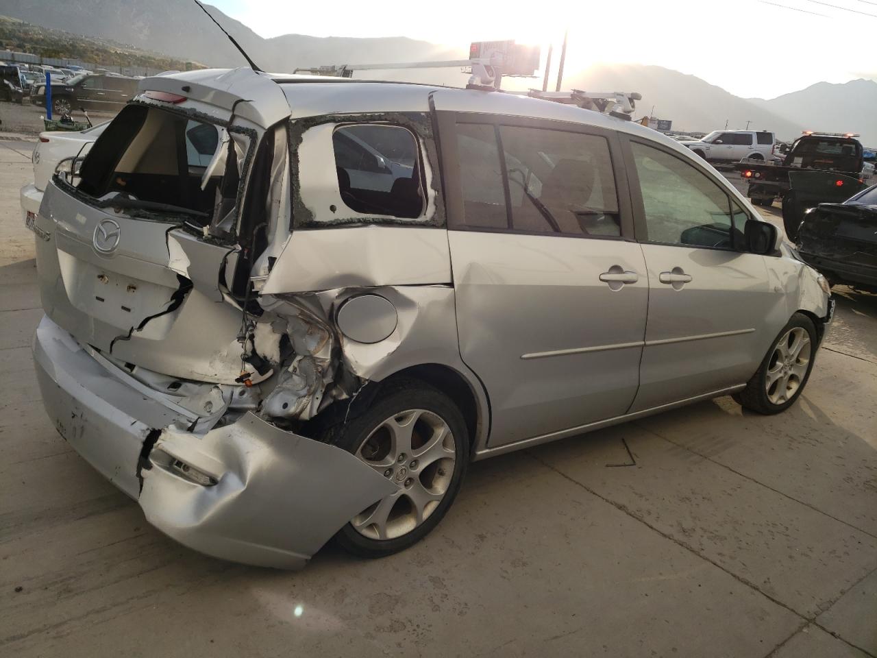 JM1CR293280312358 2008 Mazda 5