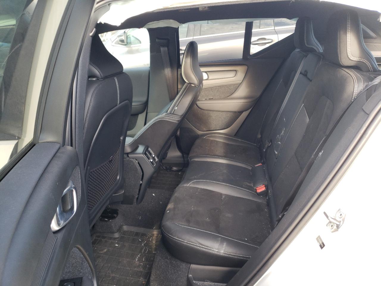 2021 Volvo Xc40 T5 R-Design vin: YV4162UM3M2497550