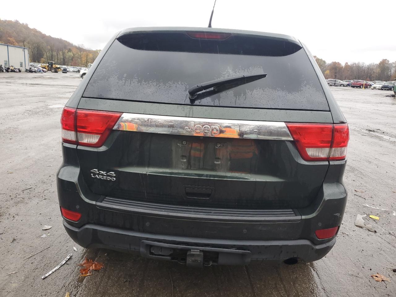 1J4RR4GG0BC520735 2011 Jeep Grand Cherokee Laredo