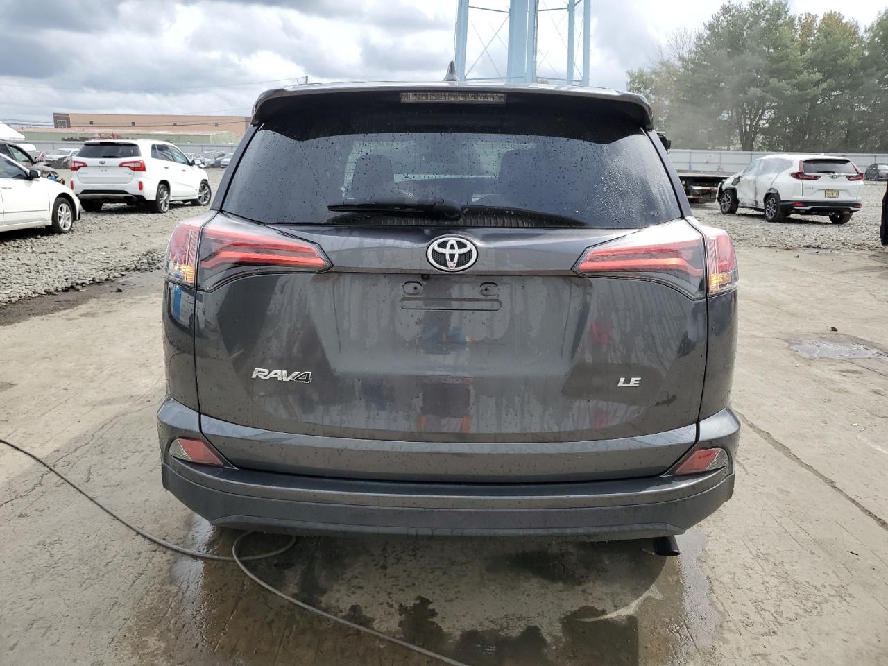 2018 Toyota Rav4 Le vin: 2T3ZFREV7JW440616