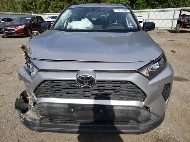 JTMH1RFV9KD041018 Toyota RAV4 LE