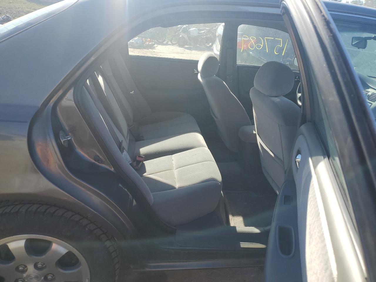 1YVGF22C8Y5143111 2000 Mazda 626 Es