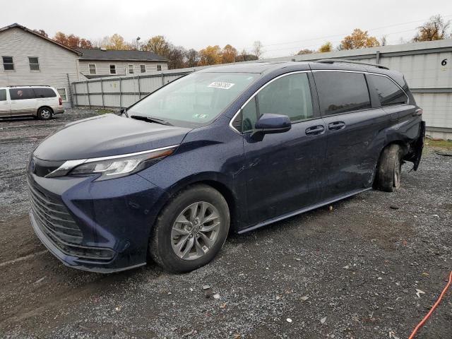 2022 Toyota Sienna LE