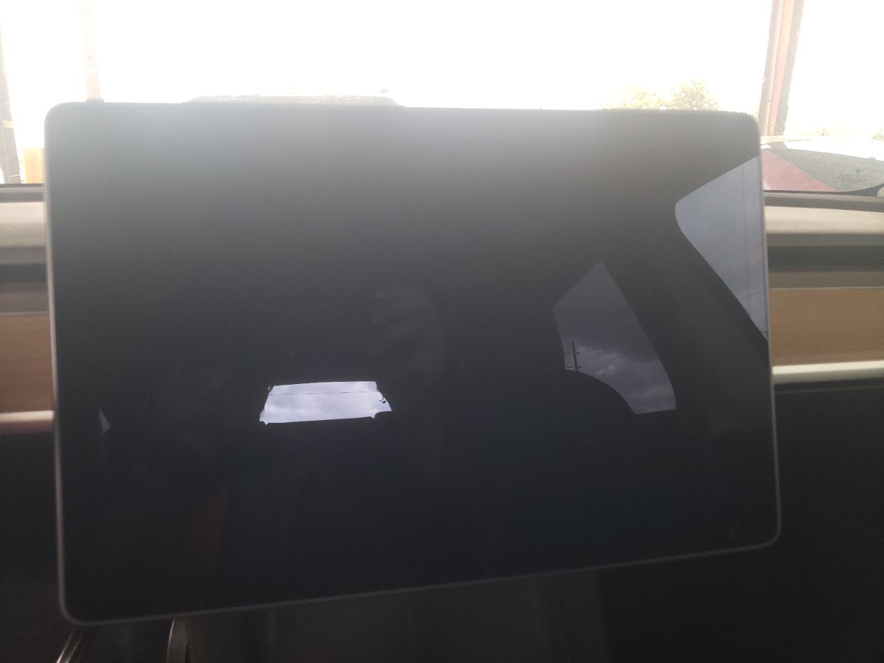 5YJYGAEDXMF124722 Tesla Model Y  9