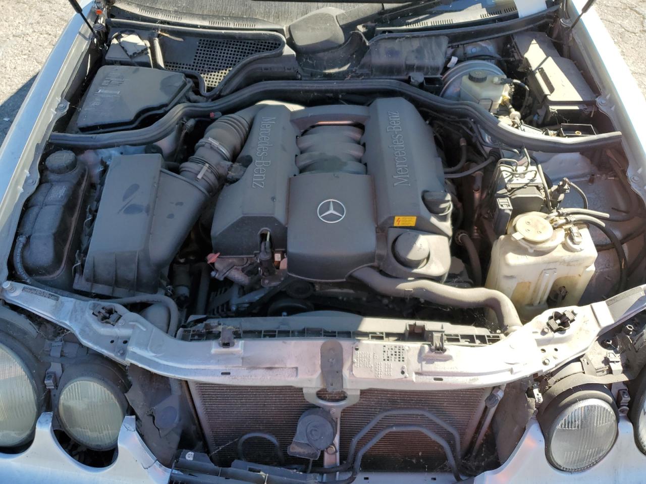 WDBJF65J1YB135221 2000 Mercedes-Benz E 320