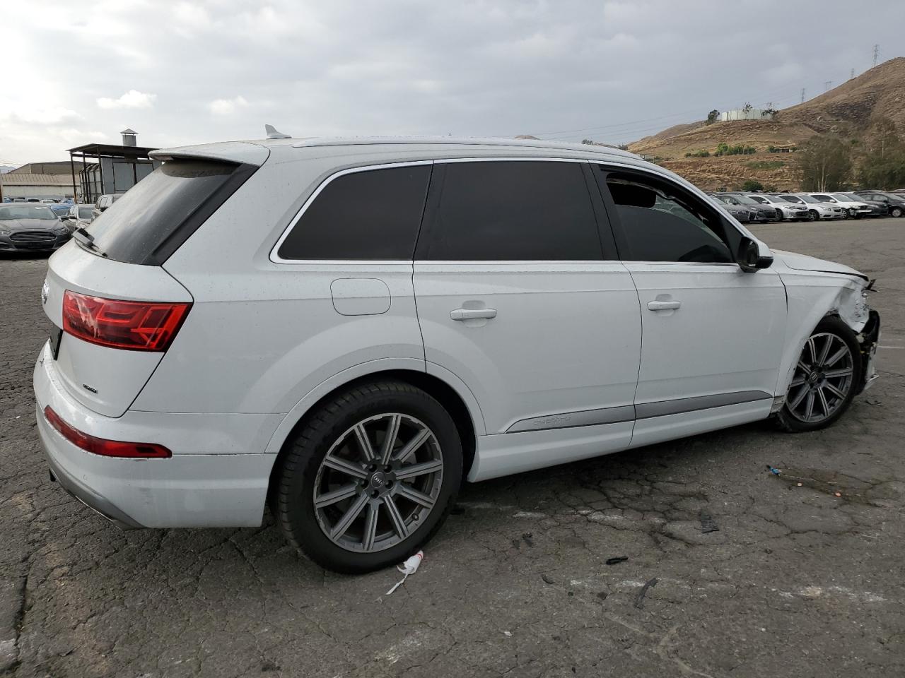 WA1LHAF72JD013059 2018 Audi Q7 Premium Plus