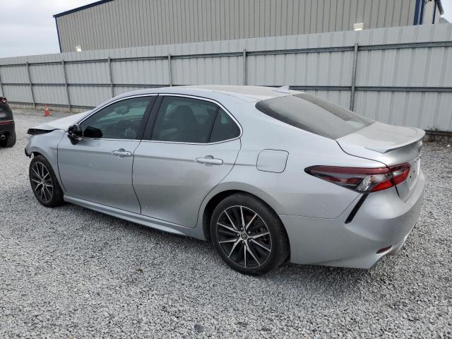 4T1G11BK2NU052421 Toyota Camry SE 2