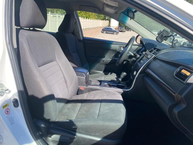 Седани TOYOTA CAMRY 2015 Білий