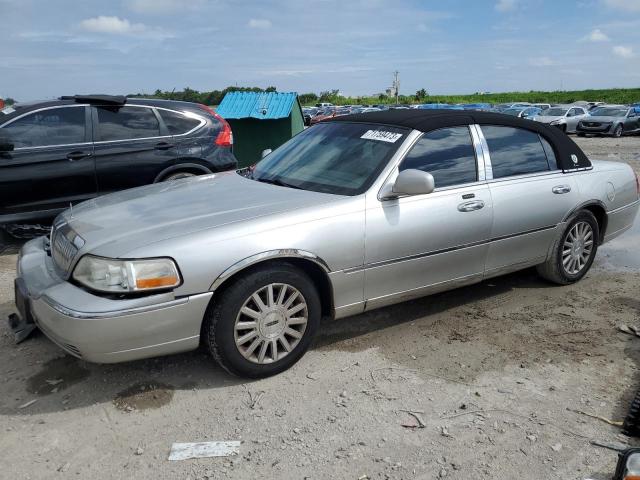 2003 Lincoln Town Car Signature