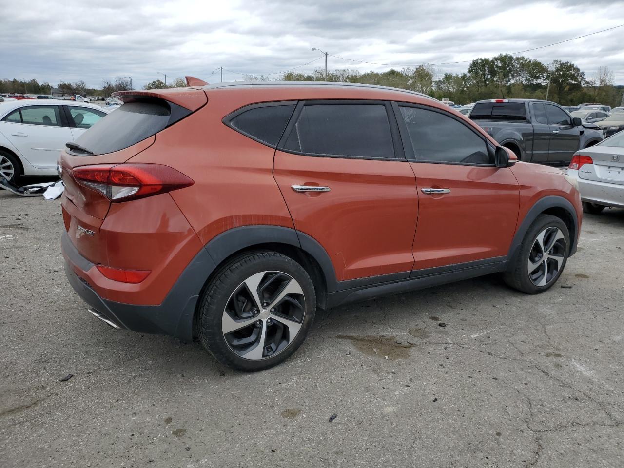 Lot #2907038138 2016 HYUNDAI TUCSON LIM