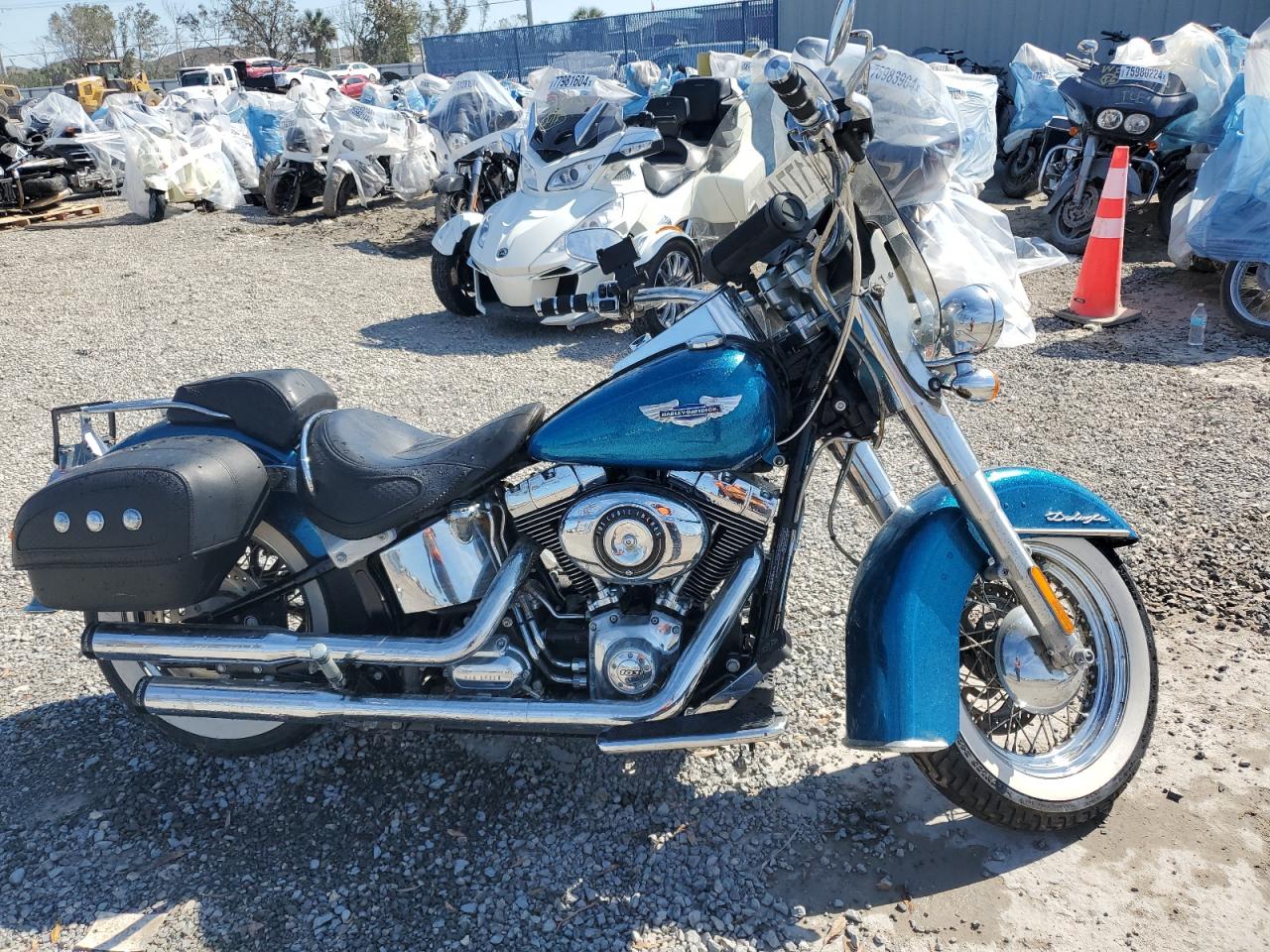 Harley Davidson Softail Deluxe 2015 FLSTN103