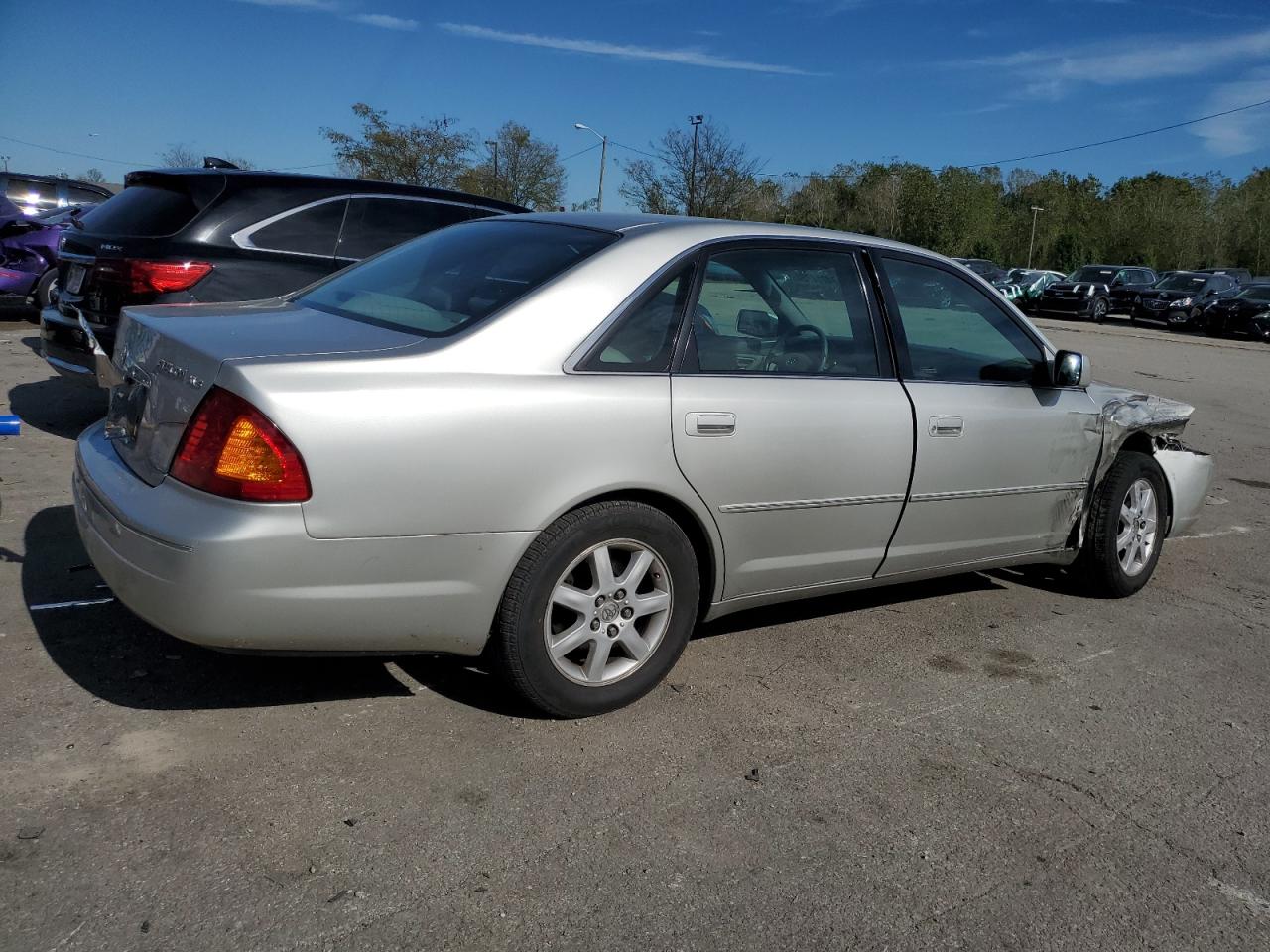 Lot #2921779529 2002 TOYOTA AVALON XL