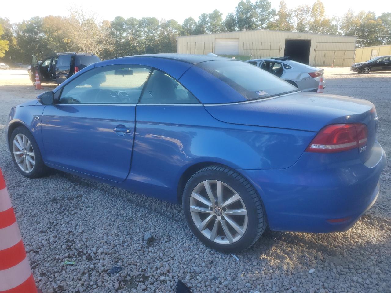 Lot #3044754985 2012 VOLKSWAGEN EOS KOMFOR