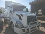 Lot #2935912823 2004 VOLVO VN VNL