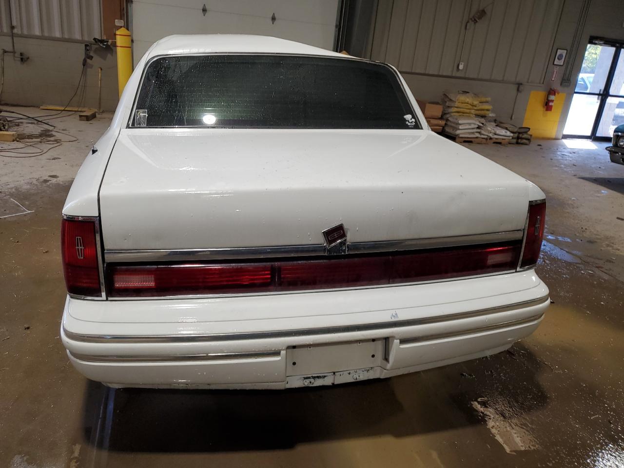 Lot #2988192989 1991 LINCOLN TOWN CAR E