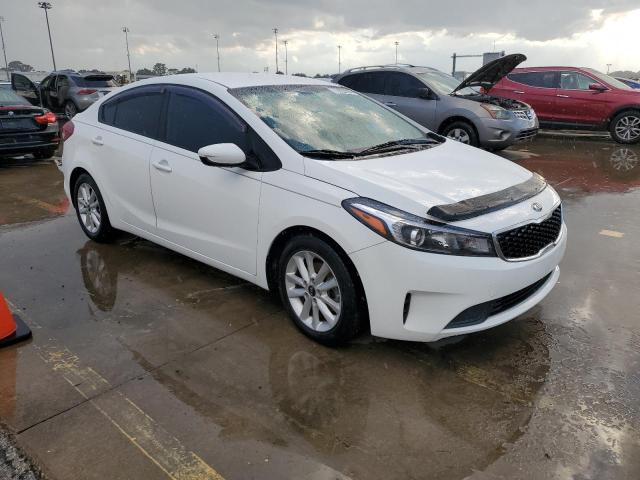 VIN 3KPFL4A7XHE130052 2017 KIA Forte, LX no.4