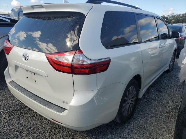 VIN 5TDYZ3DC1JS964068 2018 Toyota Sienna, Xle no.3